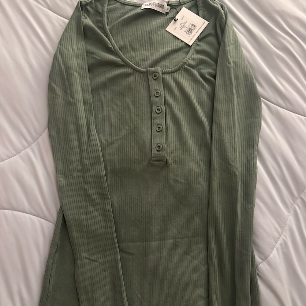 Height of Fashion size Medium NWT long sleeve top